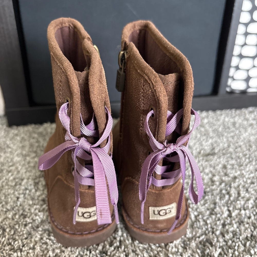 Ugg brown boots - super cute!